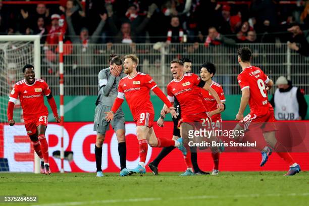 Andreas Voglsammer of 1.FC Union Berlin celebrates after scoring their team's second goal during the DFB Cup quarter final match between 1. FC Union...