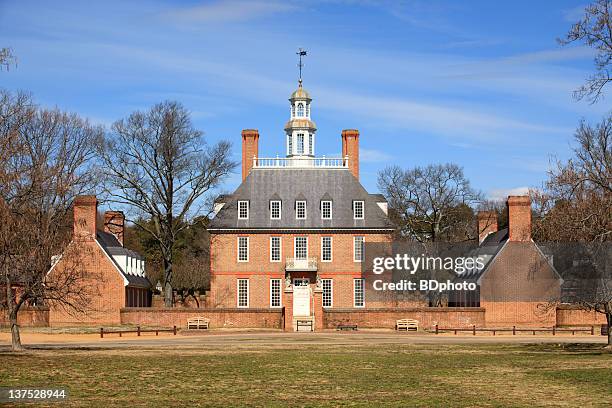 governor's palace in williamsburg, va - colonial style stockfoto's en -beelden