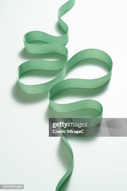 twisted green ribbon human intestine and digestive system concept - digestion stockfoto's en -beelden