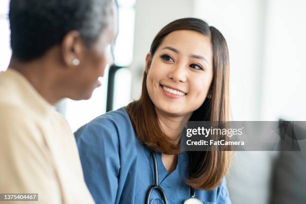 talking with a homecare nurse - clinic canada diversity imagens e fotografias de stock