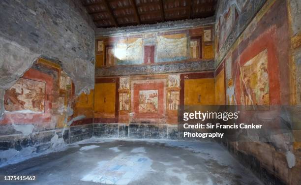 majestically decorated room in roman villa in pompeii, campania, italy, a unesco heritage site - fresco stock-fotos und bilder