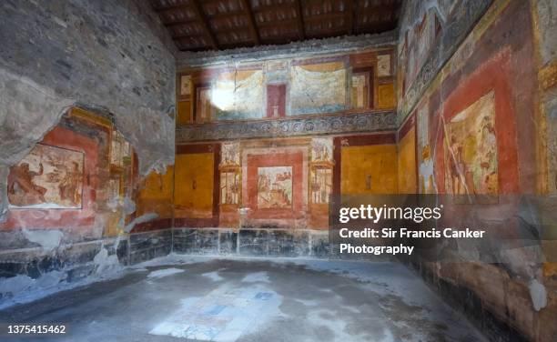 majestically decorated room in roman villa in pompeii, campania, italy, a unesco heritage site - pompeii 個照片及圖片檔