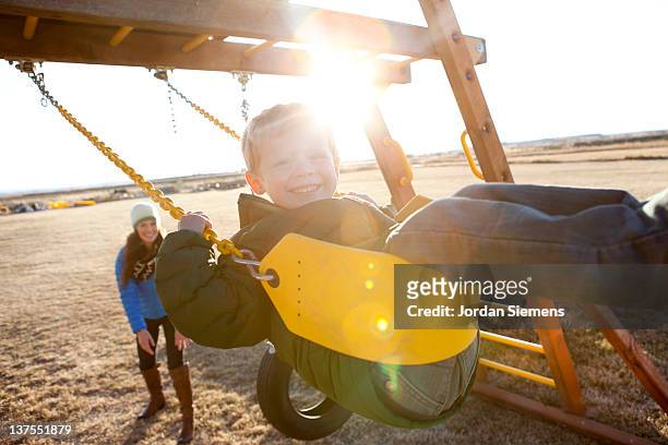 mom and son playing outdoors. - billings montana 個照片及圖片檔