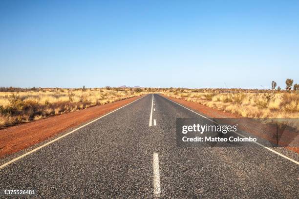 empty road through the australian outback and desert - road stock pictures, royalty-free photos & images