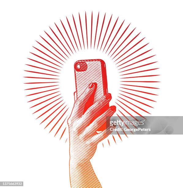 stockillustraties, clipart, cartoons en iconen met woman's hand holding smart phone - selfie