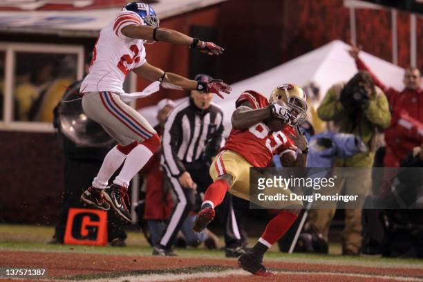 Vernon Davis of the San Francisco 49ers catches a 28-yard touchdown pass in the third quarter against Corey Webster of the New York Giants during the...