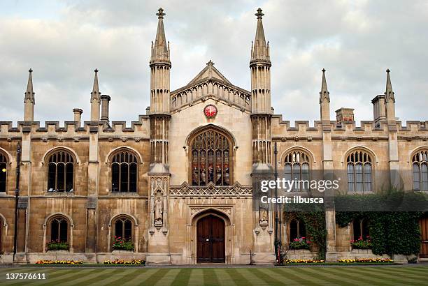 ケンブリッジのコーパスクリスティカレッジ - cambridge university ストックフォトと画像