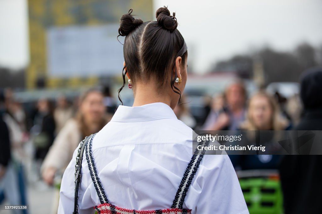 Street Style : Day Two - Paris Fashion Week - Womenswear F/W 2022-2023
