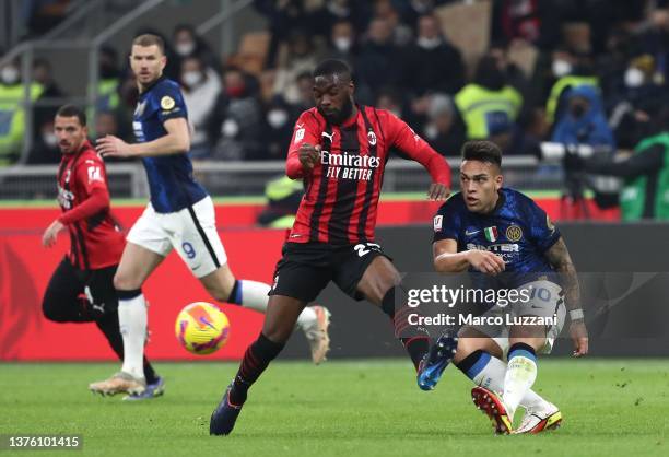 Lautaro Martinez of FC Internazionale is challenged by Fikayo Tomori of AC Milan look on during the Coppa Italia Semi Final 1st Leg match between AC...