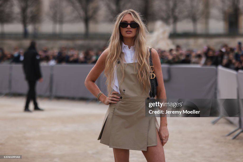 Street Style : Day Two - Paris Fashion Week - Womenswear F/W 2022-2023