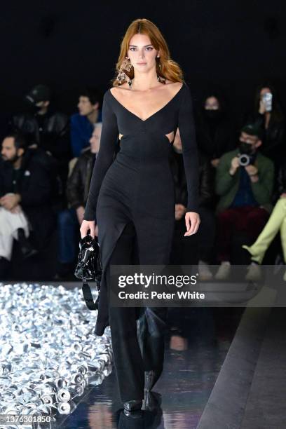 Kendall Jenner walks the runway during the Courreges Womenswear Fall/Winter 2022-2023 show as part of Paris Fashion Week on March 02, 2022 in Paris,...