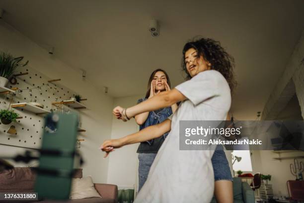 friends trying out viral internet challenges - dance routine stock pictures, royalty-free photos & images