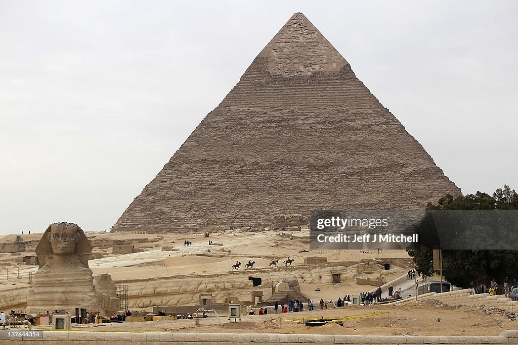 Daily Life In Cairo As Egypt's Tourism Revenues Fall