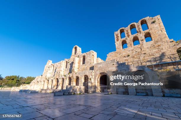 the entrance of the  theater of herodes atticus in athens, greece - odeion gebouw uit de oudheid stockfoto's en -beelden