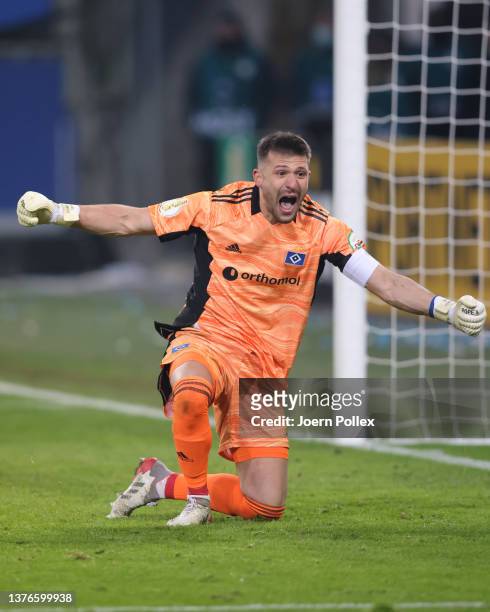 Daniel Heuer Fernandes of Hamburger SV celebrates after their sides victory in the penalty shootout during the DFB Cup quarter final between...