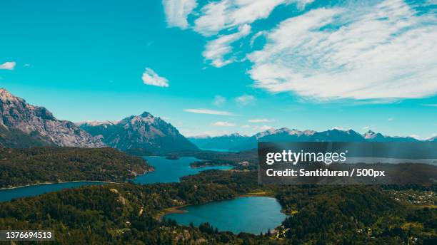 cerro campanario,scenic view of lake and mountains against sky,san carlos de bariloche,argentina - 德巴里洛切 個照片及圖片檔