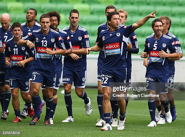 Harry Kewell of the Victory gestures during a Melbourne Victory training session at AAMI Park on January 25, 2012 in Melbourne, Australia.