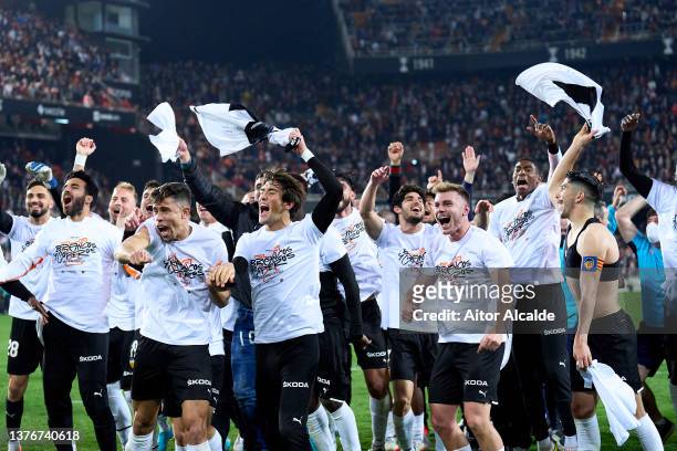 Team of Valencia cf celebrates after winning the match and qualify to the final round during the Copa del Rey match between Valencia and Bilbao at...
