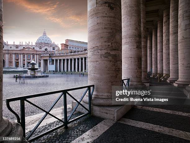 st peters square, vatican, rome, italy - basilica foto e immagini stock