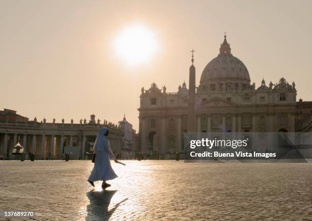 rome, a nun in st. peter's square - vatican stockfoto's en -beelden