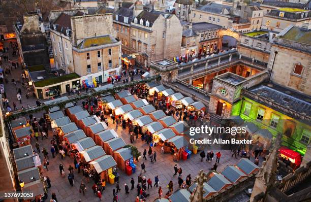 christmas market in bath - bath england fotografías e imágenes de stock