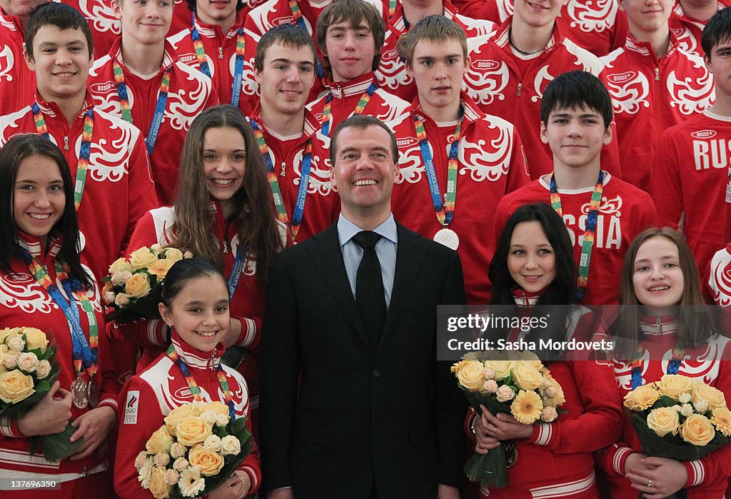 Medvedev Meets With Jr. Olympics Participants