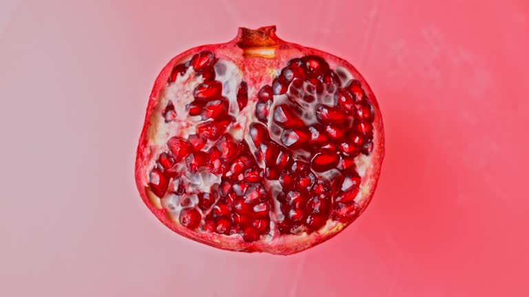 https://media.gettyimages.com/id/1376966054/video/ld-half-of-a-pomegranate-rotating-on-a-light-red-surface.jpg?b=1&s=640x640&k=20&c=oddZvndmIyWINmZE8ozhpA35UcLOUGYM8iZRCD71R94=