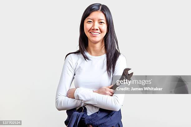 female mechanic - skiftnyckel bildbanksfoton och bilder