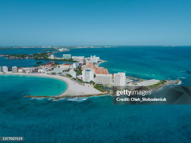 aerial view of hotel zone in cancun at sunset - cancun 個照片及圖片檔