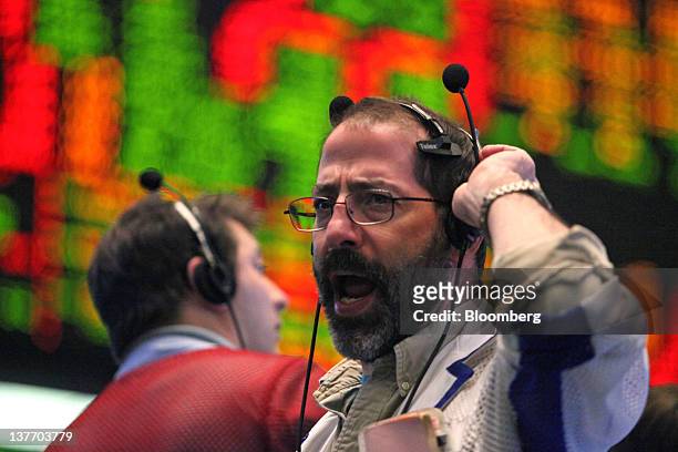 Trader waits for an order in the S&P 500 pit on the floor of the CME Group's Chicago Board of Trade prior to the Federal Reserve Federal Open Market...