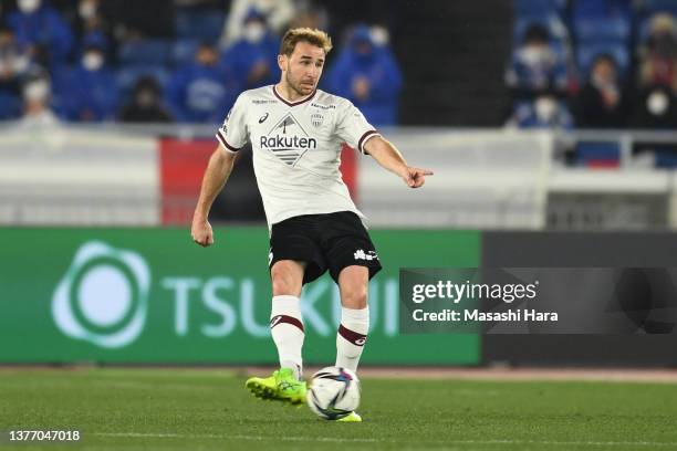 Sergi Samper of Vissel Kobe in action during the J.LEAGUE Meiji Yasuda J1 10th Sec. Match between Yokohama F･Marinos and Vissel Kobe at Nissan...