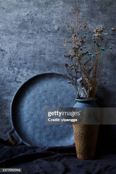 still life: rustic meal plate, retro style vase - vas bildbanksfoton och bilder