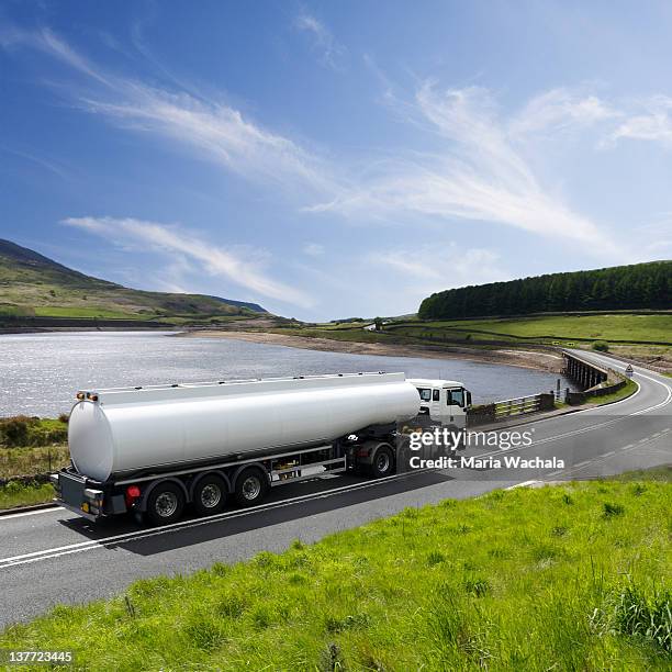 fuel tanker truck - tanker stockfoto's en -beelden