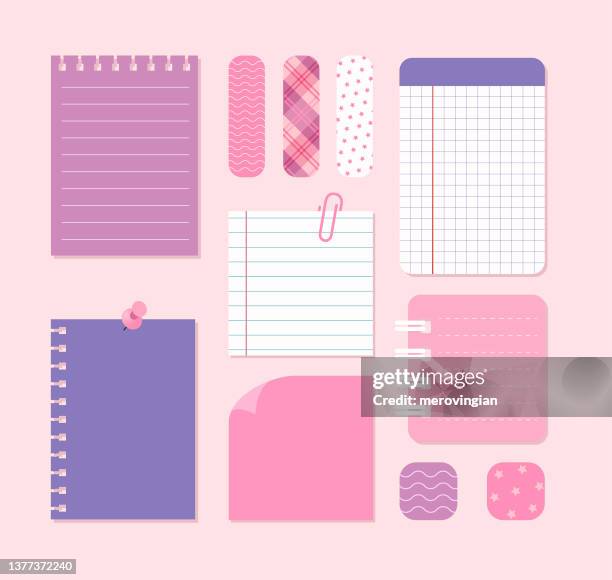 kleine fetzen notizpapier und feminine aufkleber eines jungen mädchens - klebezettel stock-grafiken, -clipart, -cartoons und -symbole