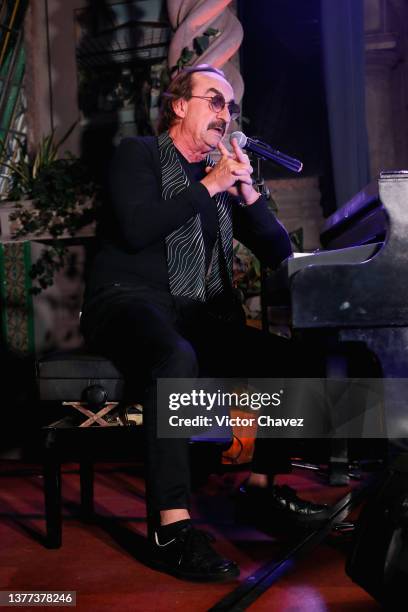 Raúl di Blasio performs on stage during the showcase of 'Se Me Antoja Tu Vida' at Hotel Geneve on March 02, 2022 in Mexico City, Mexico.