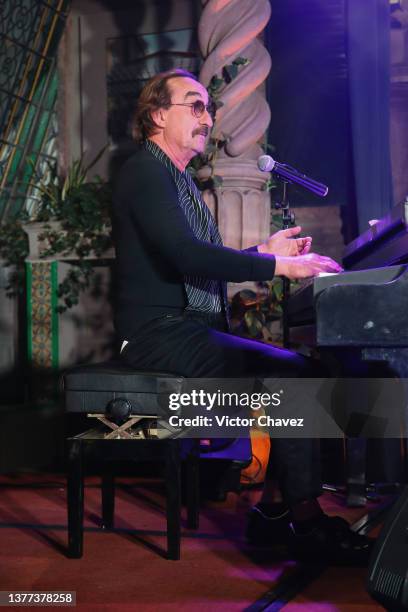 Raúl di Blasio performs on stage during the showcase of 'Se Me Antoja Tu Vida' at Hotel Geneve on March 02, 2022 in Mexico City, Mexico.