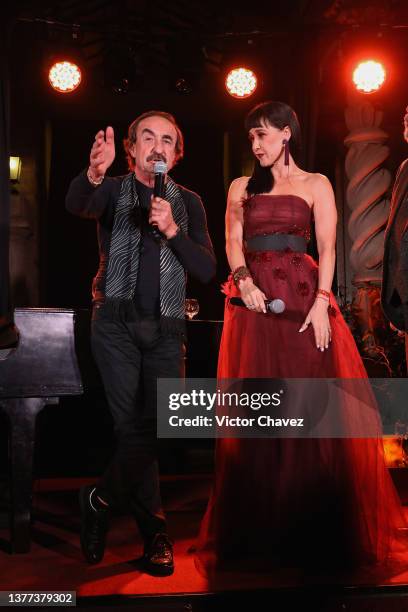 Raúl di Blasio and Susana Zabaleta perform on stage during the showcase of 'Se Me Antoja Tu Vida' at Hotel Geneve on March 02, 2022 in Mexico City,...
