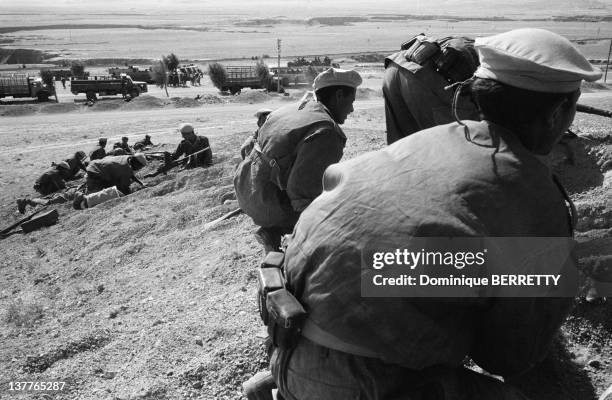 National Liberation Front- ALN -National Liberation Army- troops of Wilayah 4 marching on Algiers on September 1962 in the district of Medea in...