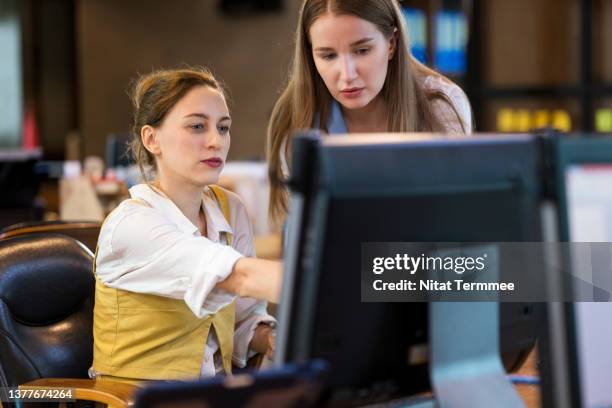 challenges for growing businesses with team collaboration. business development lead is discussion on a computer with her team about customers feedback data to improve market share in a business office. - risk management stock pictures, royalty-free photos & images