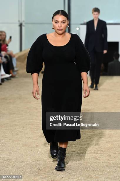 Model walks the runway during the Chloe Womenswear Fall/Winter 2022-2023 show as part of Paris Fashion Week on March 03, 2022 in Paris, France.