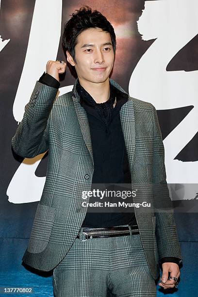 South Korean actor Si Hoo poses after a press conference to promote TV Chosun drama 'The Korean Peninsula' at Imperial Palace Hotel on January 26,...