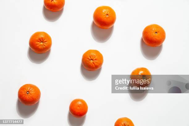 fresh tangerines placed in rows in shape of square - mandarine stock-fotos und bilder