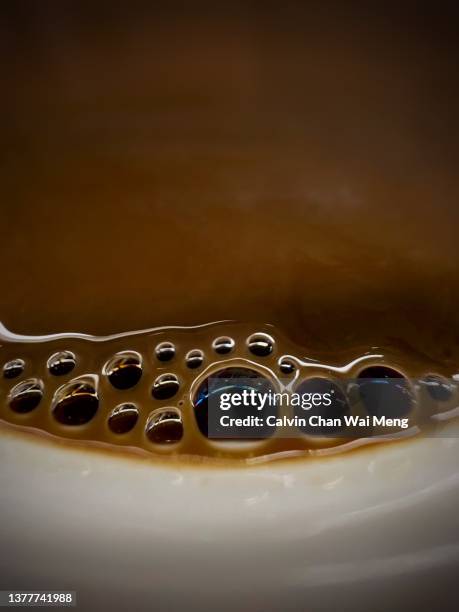 bubbles in coffee drink - caffè mocha foto e immagini stock