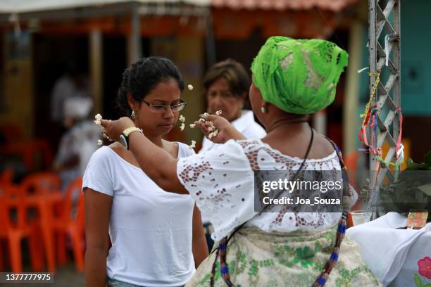 candomble heiliges bad - umbanda stock-fotos und bilder