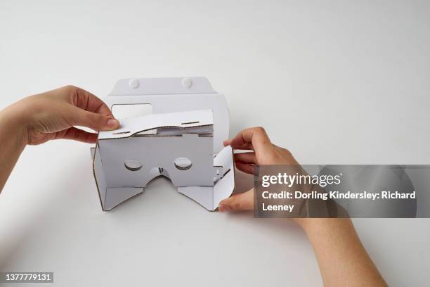 step by step how to make a virtual reality viewer - cardboard vr stock pictures, royalty-free photos & images