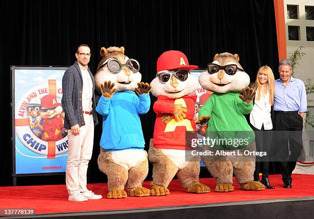 Actor Jason Lee, Simon, Alvin, Theodore, Janice Bagdasarian and Ross Bagdasarian attend the Alvin And The Chipmunks hand and footprint ceremony held...
