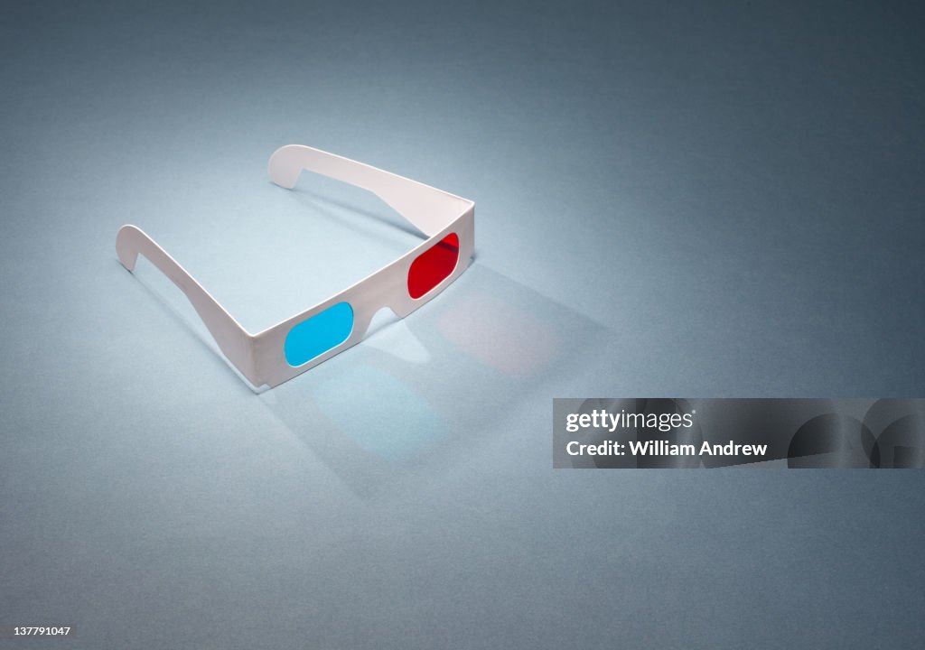 Glowing 3D movie glasses