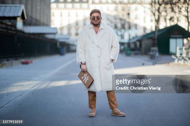 Justus Toussis wearing STAND STUDIO White Faux-fur Coat double breasted , TOM FORD sean mirrored aviator sunglasses gold brown, YVES SAINT LAURENT...