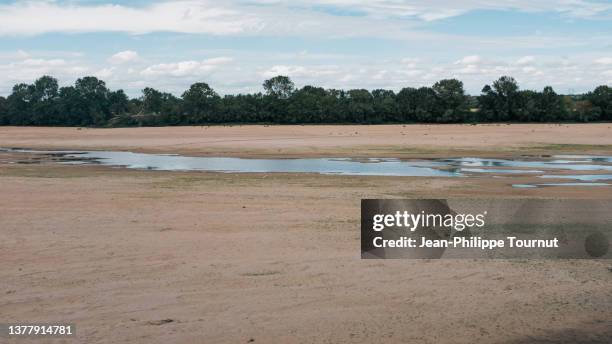 dry riverbed of an arm of the loire river, near ancenis, france - drought stock pictures, royalty-free photos & images