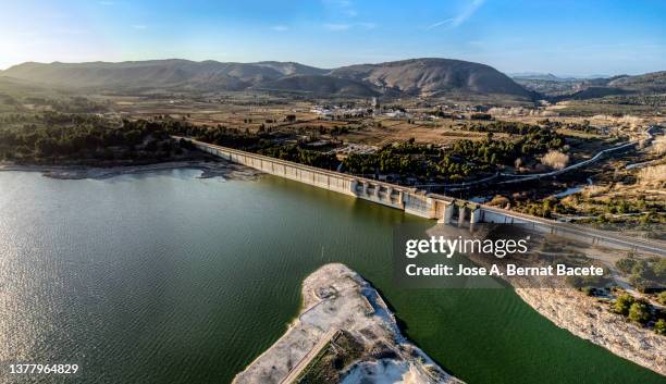 aerial view of a reservoir for agricultural irrigation affected by the drought. - reservatório - fotografias e filmes do acervo